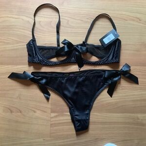 New with Tags Fredricks of Hollywood Black Diaz Satin Open Bra and Thong Set 1X